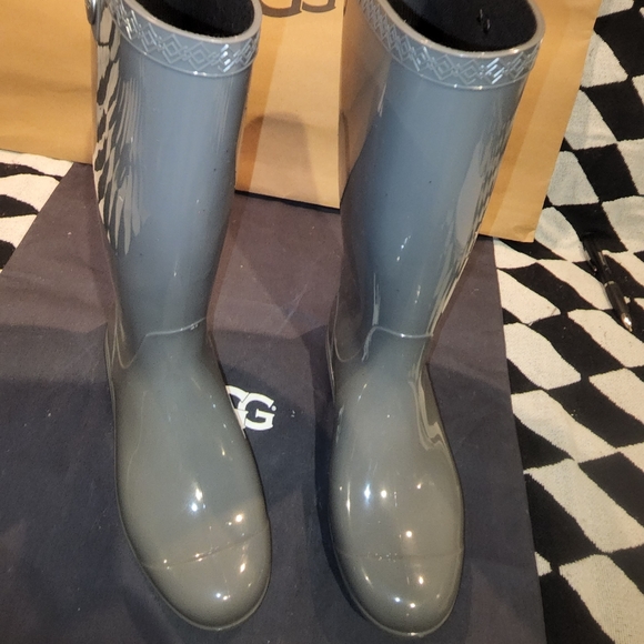 Waterproof - Picture 3 of 10